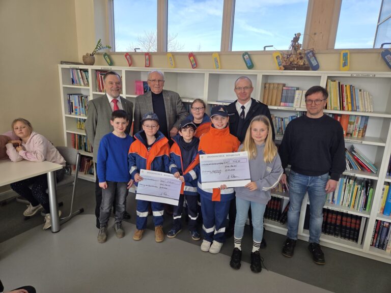 Spendenübergabe vom Rotary Club
